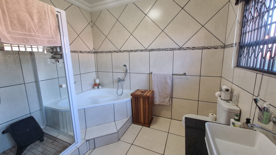 4 Bedroom Property for Sale in Baillie Park North West